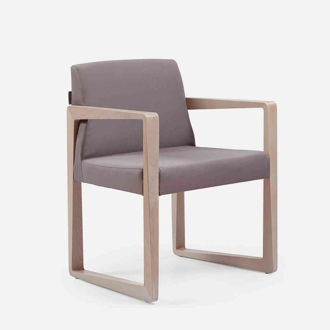 P900 ARMCHAIR
